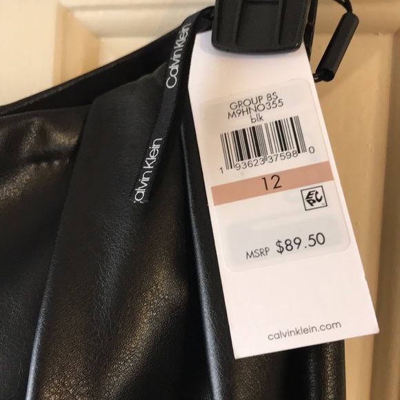 Leather look w/lining zip up skirt - Picture 2 of 3